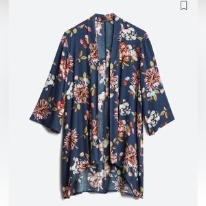 Medium Pink Clover kimono. EUC.